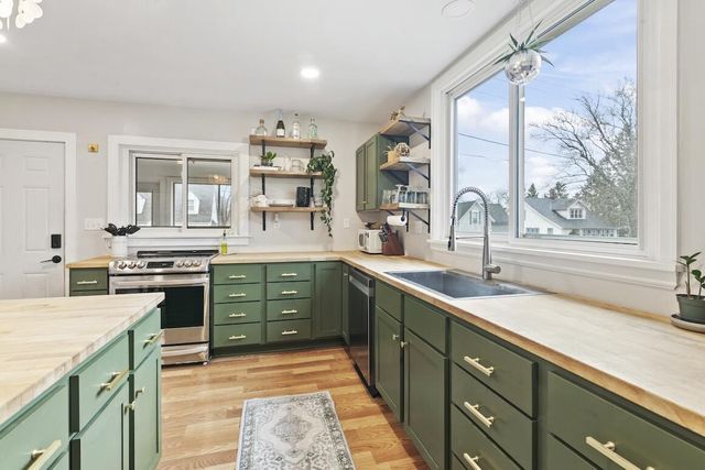 403 W Capitol DRIVE, Hartland, WI 53029