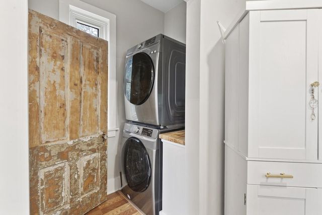 403 W Capitol DRIVE, Hartland, WI 53029