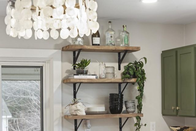 403 W Capitol DRIVE, Hartland, WI 53029