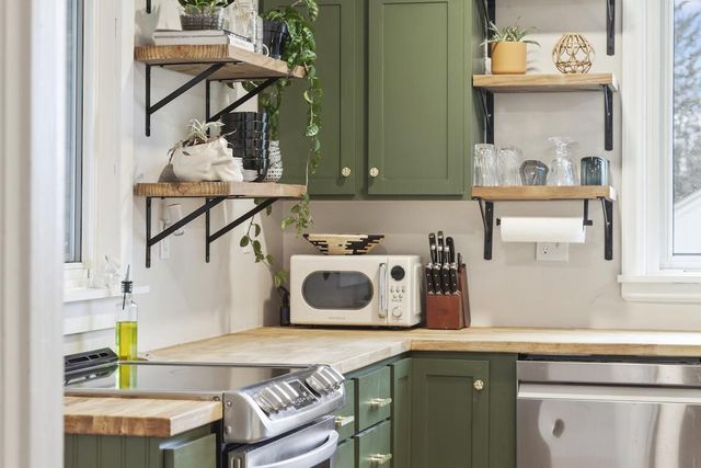 403 W Capitol DRIVE, Hartland, WI 53029