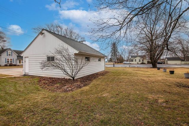 403 W Capitol DRIVE, Hartland, WI 53029