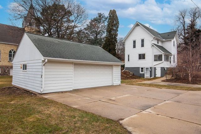 403 W Capitol DRIVE, Hartland, WI 53029