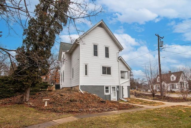 403 W Capitol DRIVE, Hartland, WI 53029