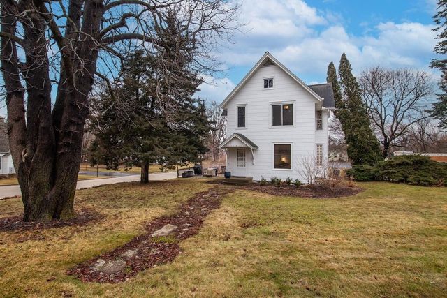 403 W Capitol DRIVE, Hartland, WI 53029