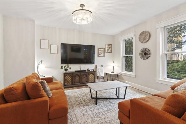 403 W Capitol DRIVE, Hartland, WI 53029