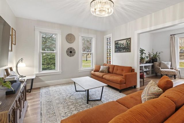 403 W Capitol DRIVE, Hartland, WI 53029