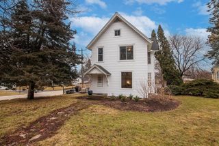403 W Capitol DRIVE, Hartland, WI 53029
