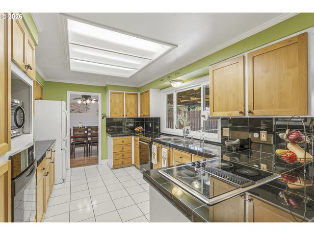 18989 Sw JESSICA Way, Beaverton, OR 97006