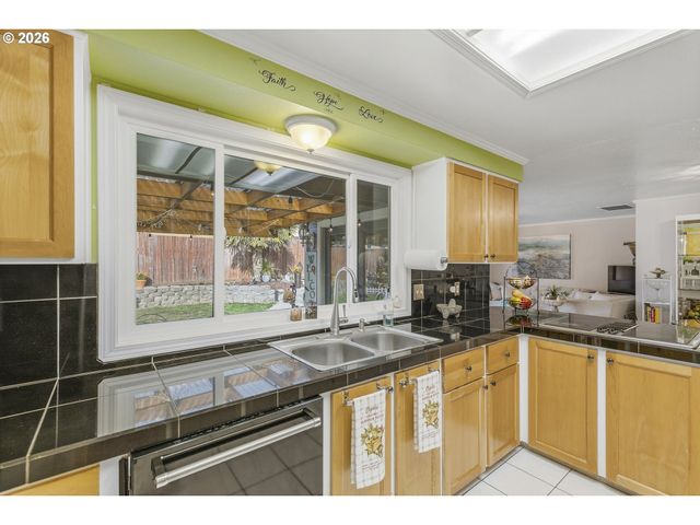 18989 Sw JESSICA Way, Beaverton, OR 97006