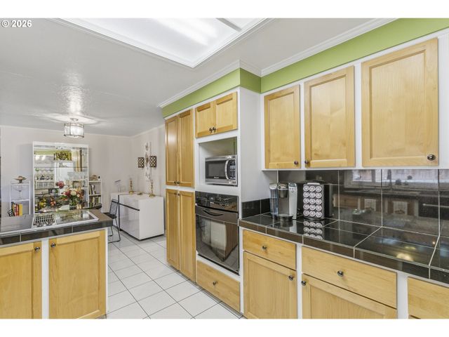 18989 Sw JESSICA Way, Beaverton, OR 97006