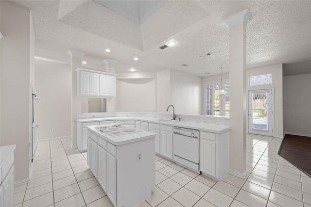 3609 Stone Creek Lane S, Fort Worth, TX 76137