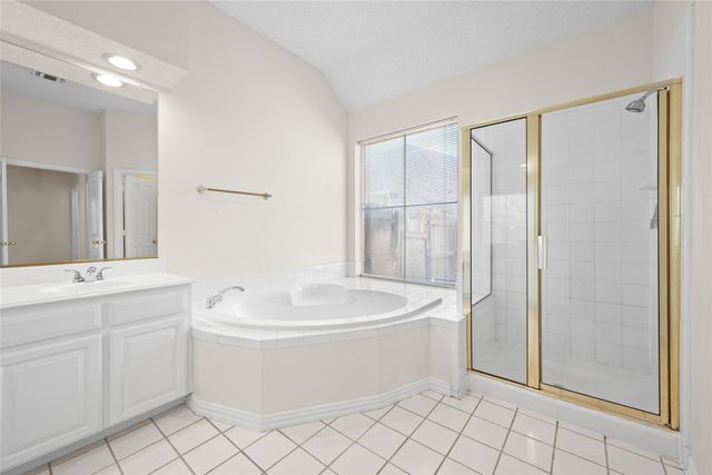 3609 Stone Creek Lane S, Fort Worth, TX 76137