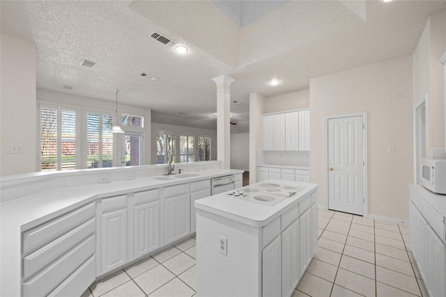 3609 Stone Creek Lane S, Fort Worth, TX 76137