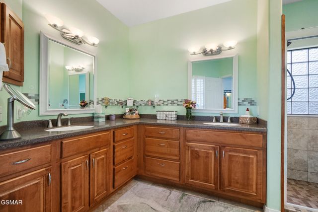 411 Maggie Mack Lane, Sevierville, TN 37862