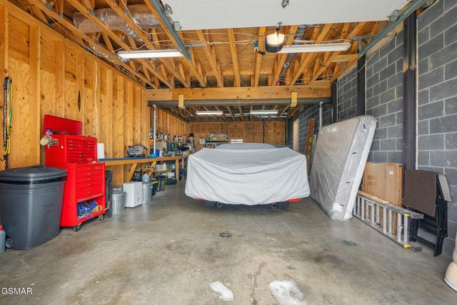 411 Maggie Mack Lane, Sevierville, TN 37862