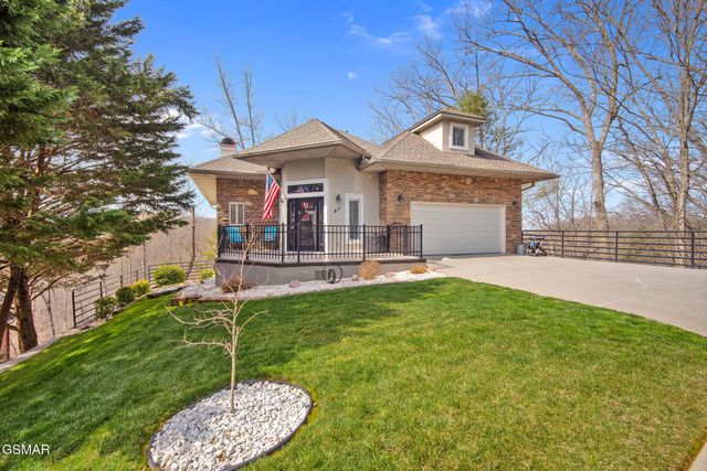 411 Maggie Mack Lane, Sevierville, TN 37862