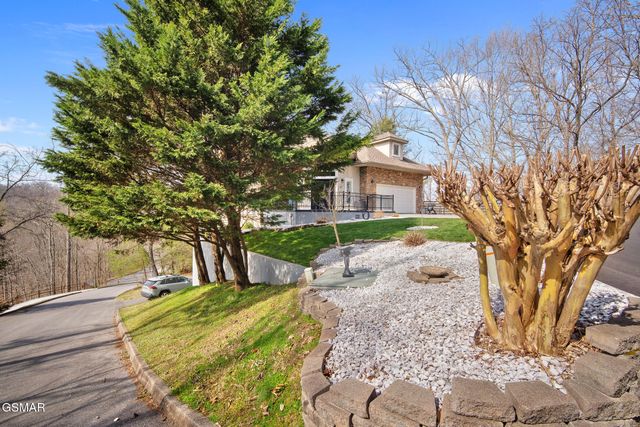 411 Maggie Mack Lane, Sevierville, TN 37862