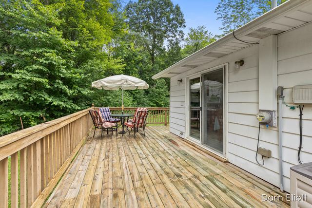 901 Half Moon Lake Drive Sw, Evergreen Twp, MI 48888