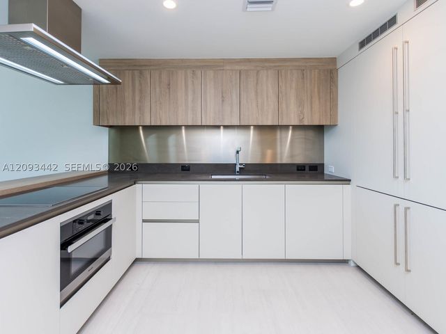1000 Brickell Plz 4104, Miami, FL 33131