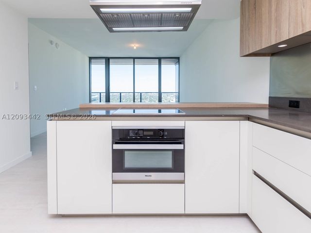 1000 Brickell Plz 4104, Miami, FL 33131