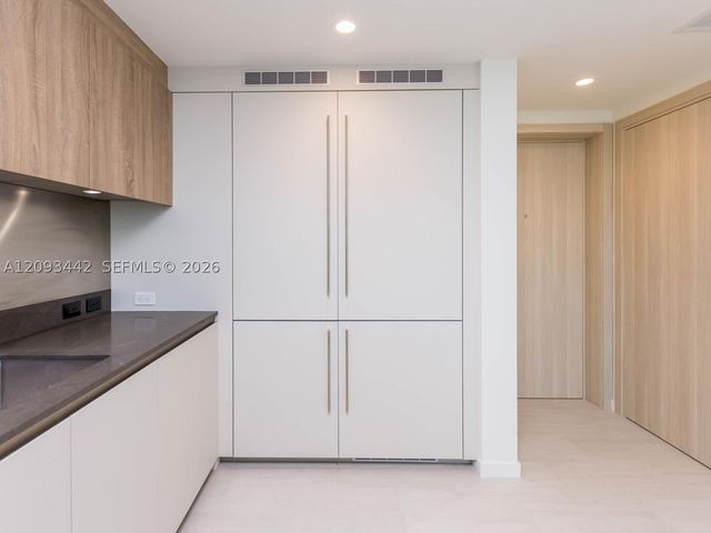 1000 Brickell Plz 4104, Miami, FL 33131