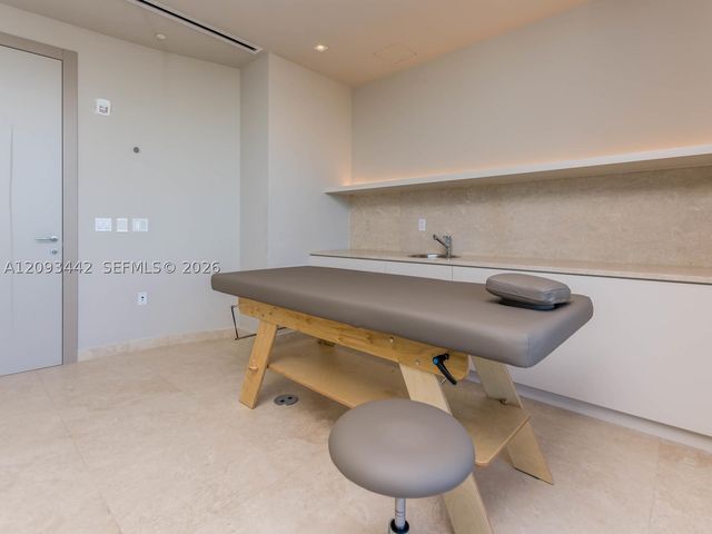 1000 Brickell Plz 4104, Miami, FL 33131