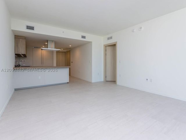 1000 Brickell Plz 4104, Miami, FL 33131