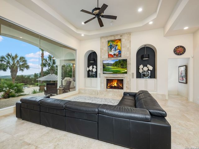 34 Galleria Drive, San Antonio, TX 78257