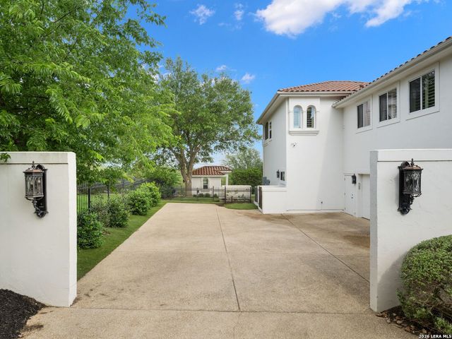 34 Galleria Drive, San Antonio, TX 78257