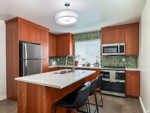 956 N VICTORIA WAY, Salt Lake City, UT 84116