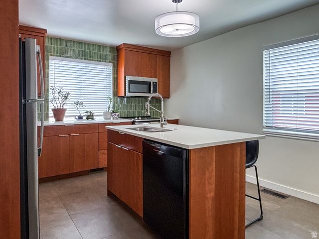 956 N VICTORIA WAY, Salt Lake City, UT 84116