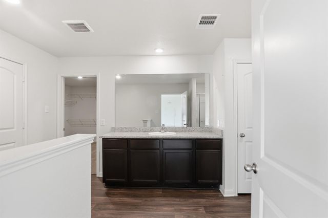 300 Hyacinth WAY, Jarrell, TX 76537