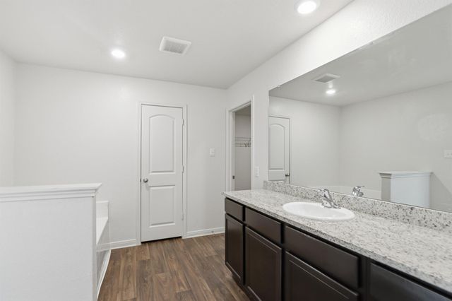 300 Hyacinth WAY, Jarrell, TX 76537