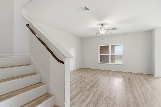 300 Hyacinth WAY, Jarrell, TX 76537