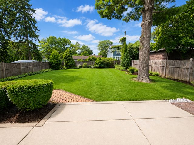 4216 Elm Street, Downers Grove, IL 60515