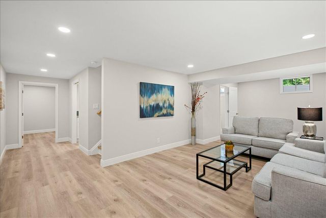 12210 FOLKSTONE DR, Oak Hill, VA 20171