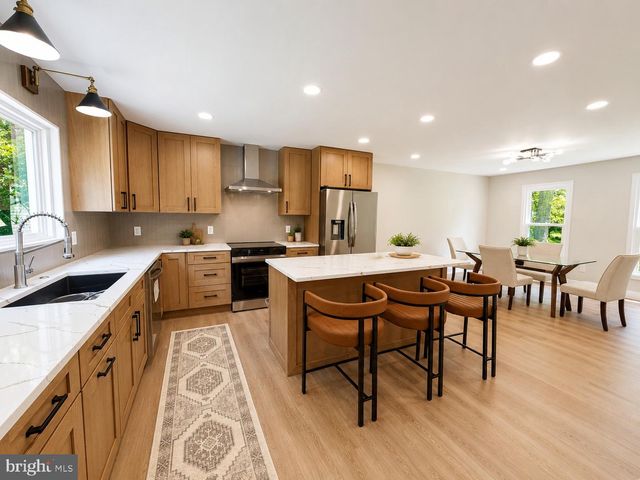 12210 FOLKSTONE DR, Oak Hill, VA 20171