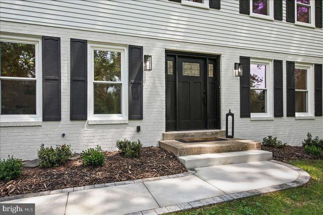 12210 FOLKSTONE DR, Oak Hill, VA 20171