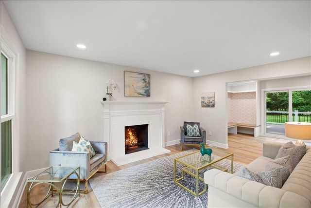 12210 FOLKSTONE DR, Oak Hill, VA 20171