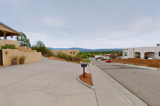 5105 Cascade Place NW, Albuquerque, NM 87105