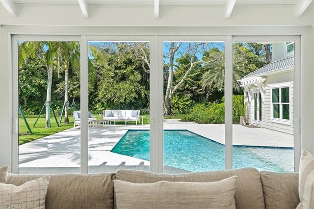 88 Eugenia DR, Naples, FL 34108