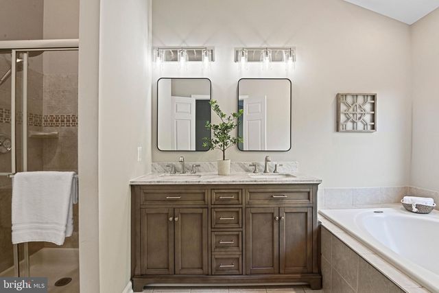 13102 FOREST MIST LN, Fairfax, VA 22033