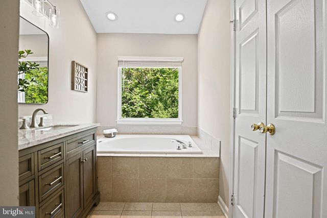 13102 FOREST MIST LN, Fairfax, VA 22033
