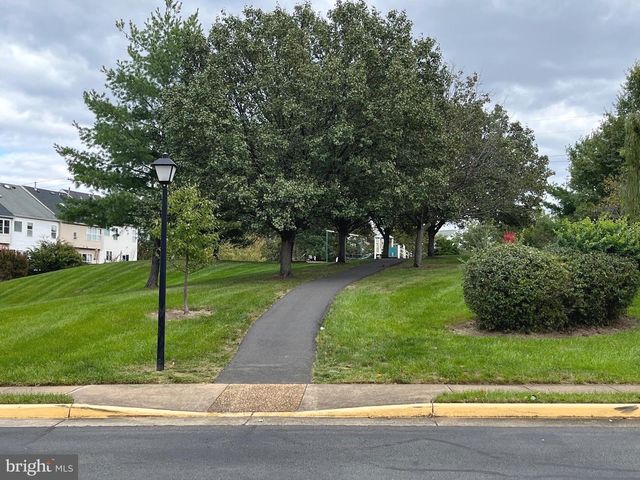 13102 FOREST MIST LN, Fairfax, VA 22033