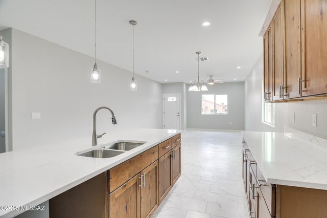 225 S Atlanta Street, Vail, AZ 85641