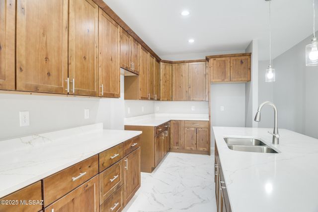 225 S Atlanta Street, Vail, AZ 85641