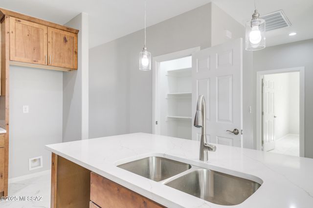 225 S Atlanta Street, Vail, AZ 85641