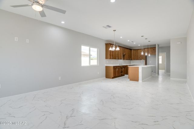 225 S Atlanta Street, Vail, AZ 85641