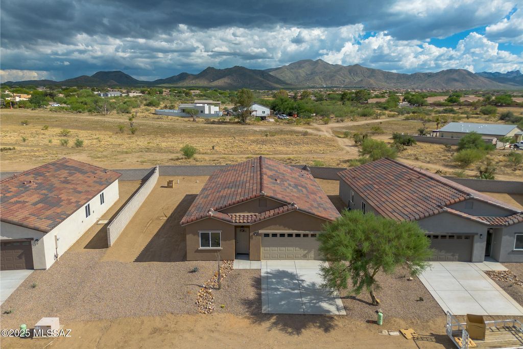 225 S Atlanta Street, Vail, AZ 85641