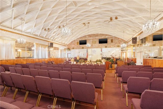 8461 San Pedro Street, Los Angeles, CA 90003